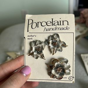 Porcelain handmade set of earrings and broche